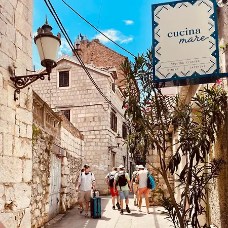 Central Old Town Апартаменты Сплит